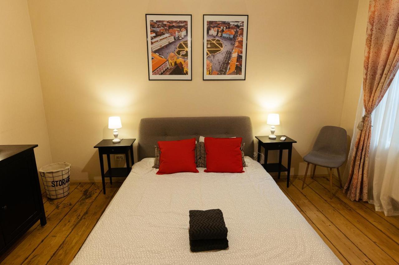 Chic Apartment In Historical City Center Тимишоара Екстериор снимка