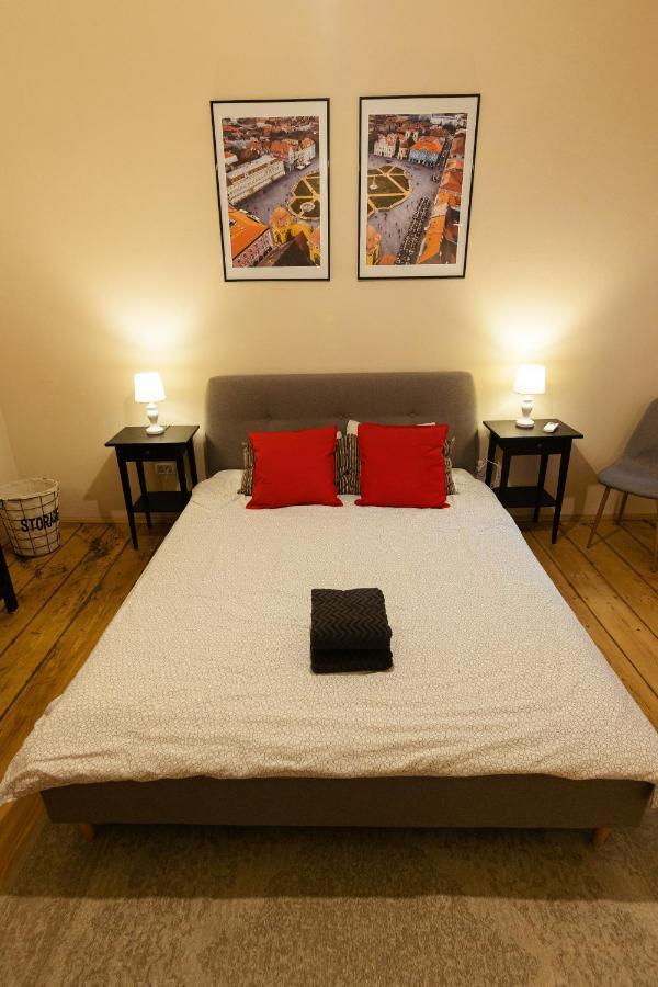 Chic Apartment In Historical City Center Тимишоара Екстериор снимка