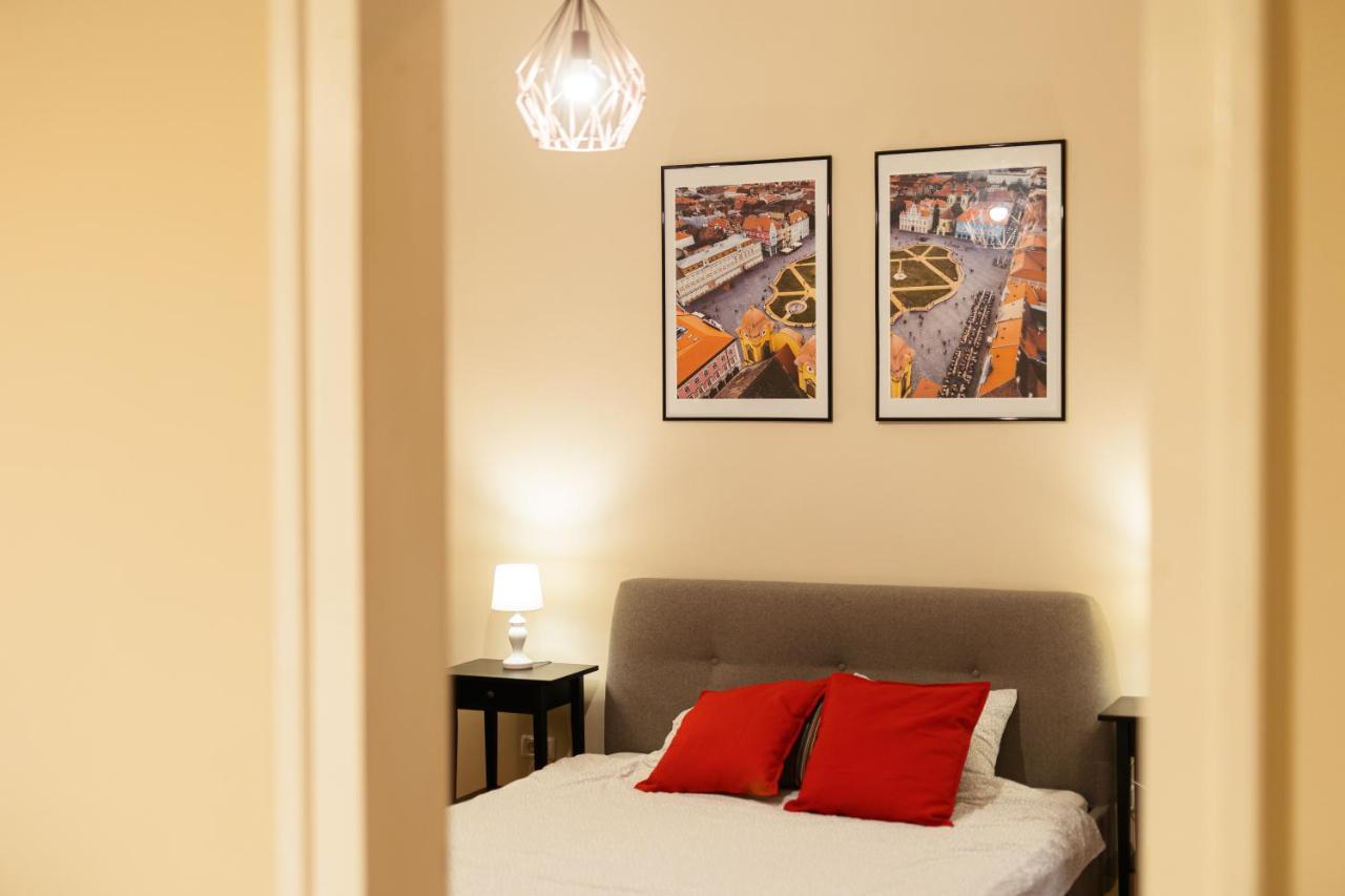 Chic Apartment In Historical City Center Тимишоара Екстериор снимка