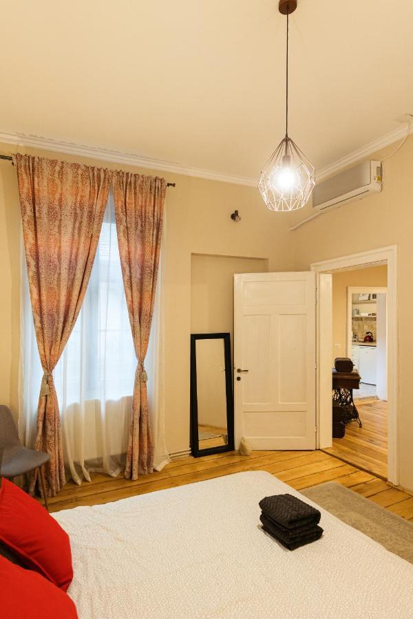 Chic Apartment In Historical City Center Тимишоара Екстериор снимка
