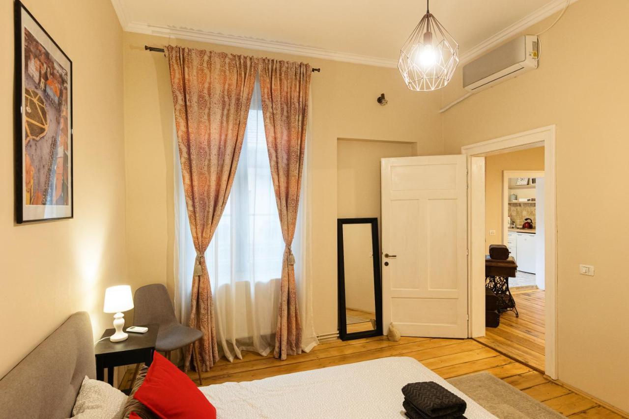 Chic Apartment In Historical City Center Тимишоара Екстериор снимка
