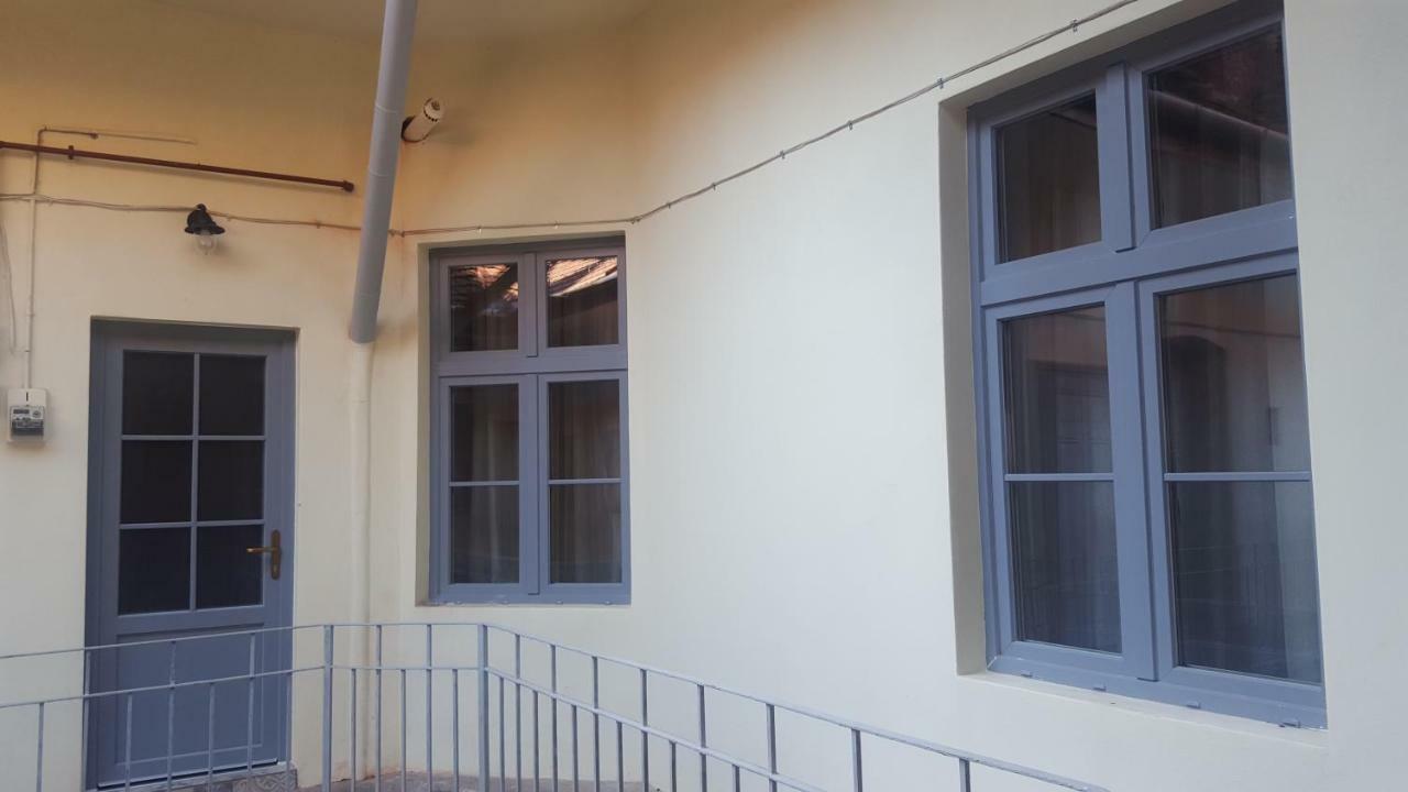 Chic Apartment In Historical City Center Тимишоара Екстериор снимка